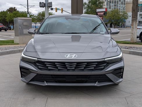 Certified 2025 Hyundai Elantra SEL FWD image 11