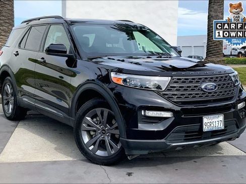 Used 2022 Ford Explorer XLT w/ Equipment Group 202A AWD/4WD image 2