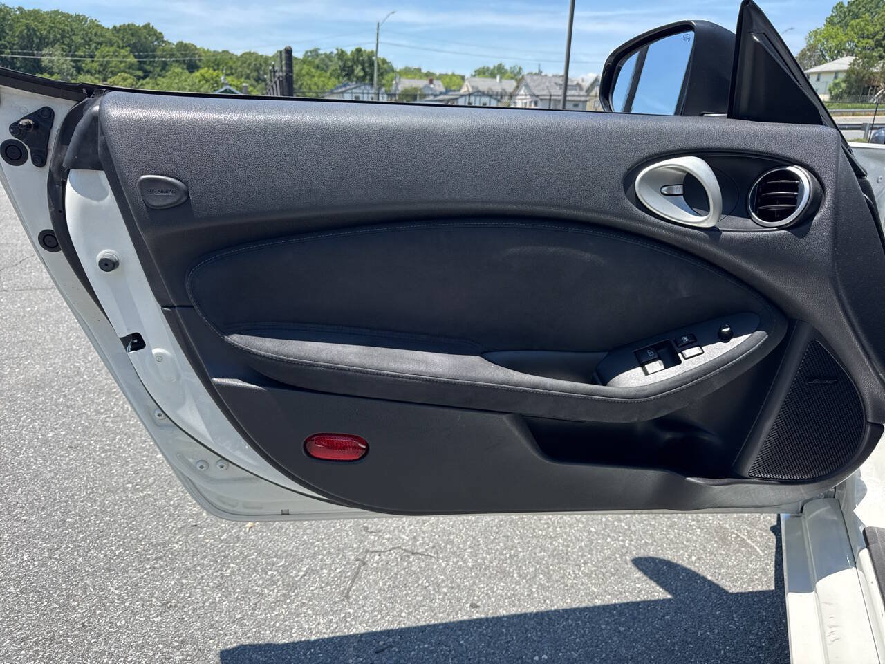 Used 2015 Nissan 370Z Touring RWD image 23
