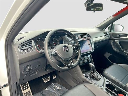 Used 2021 Volkswagen Tiguan SE R-Line image 9