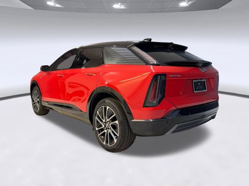 Certified 2025 Cadillac Optiq Sport 1 w/ LPO, Floor Liner Package AWD/4WD image 3