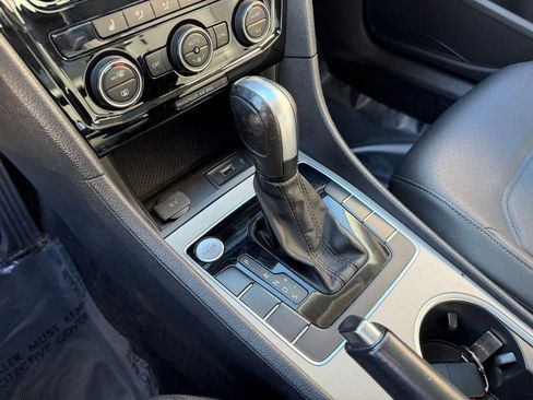 Used 2022 Volkswagen Passat 2.0T SE image 30