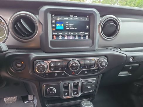 Certified 2021 Jeep Wrangler Sport AWD/4WD image 11
