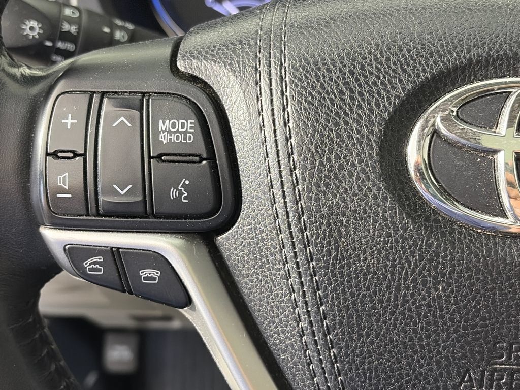Used 2015 Toyota Highlander Limited Platinum AWD/4WD image 17