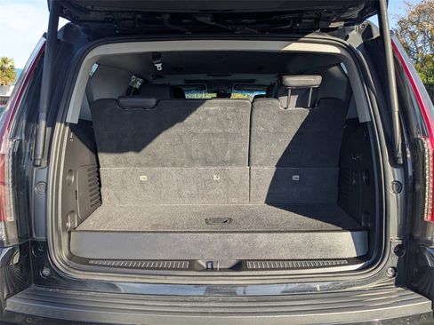 Used 2018 Cadillac Escalade Luxury image 12