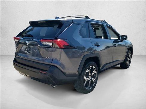 Used 2021 Toyota RAV4 LE image 5