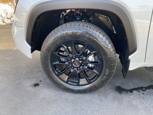 Used 2025 Toyota Tundra Limited image 8