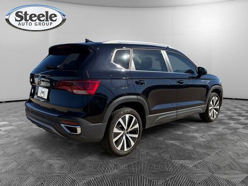 New 2024 Volkswagen Taos SE image 5