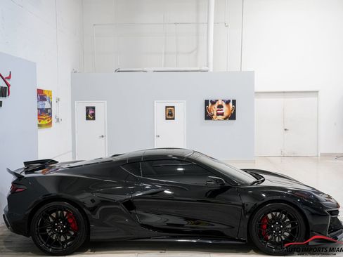 Used 2025 Chevrolet Corvette Z06 RWD image 26