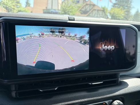 Used 2024 Jeep Wrangler Unlimited AWD/4WD image 18
