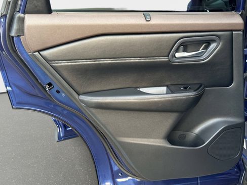 Used 2022 Nissan Rogue SV w/ SV Premium Package image 15