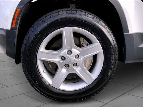 Used 2020 Land Rover Defender 110 SE image 10