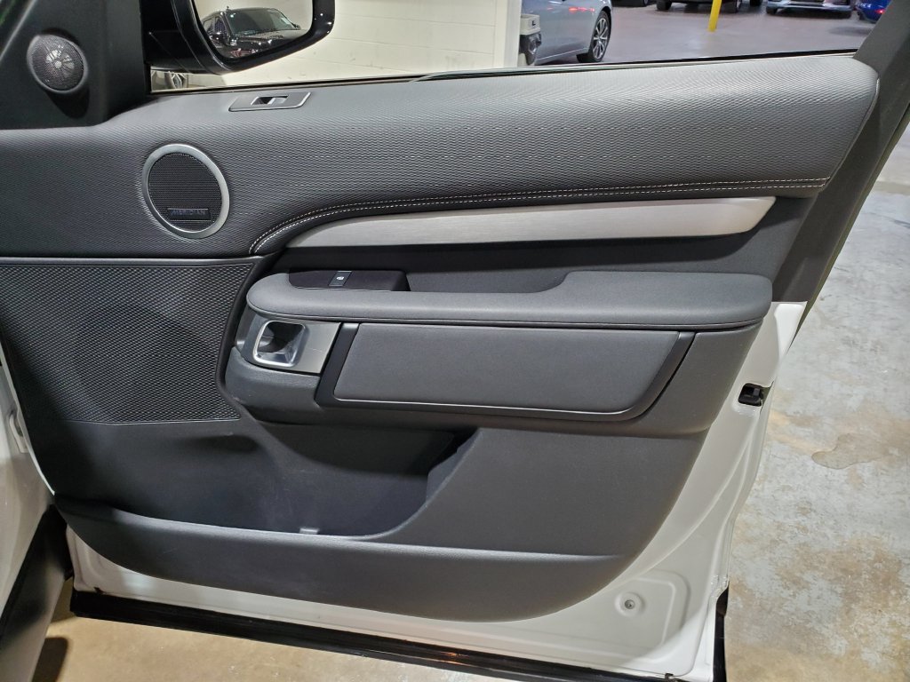 Used 2023 Land Rover Discovery S R-Dynamic AWD/4WD image 16