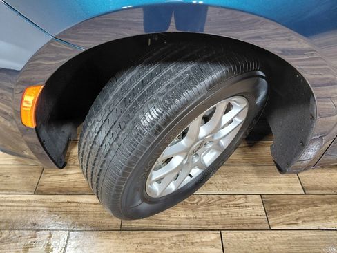 Used 2025 Chrysler Pacifica Select image 21