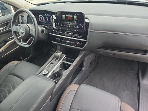 Certified 2025 Nissan Pathfinder Platinum w/ Cargo Package AWD/4WD image 12