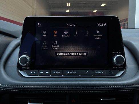Used 2025 Nissan Rogue SV FWD image 32