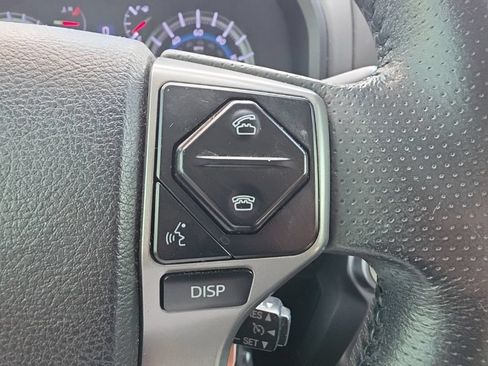 Used 2018 Toyota 4Runner SR5 AWD/4WD image 23