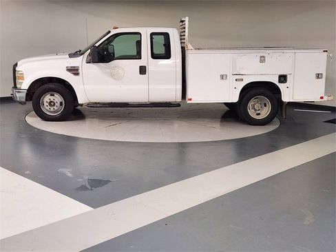 Used 2009 Ford F350 XL image 4