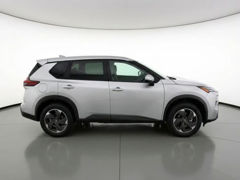 Used 2025 Nissan Rogue SV image 11