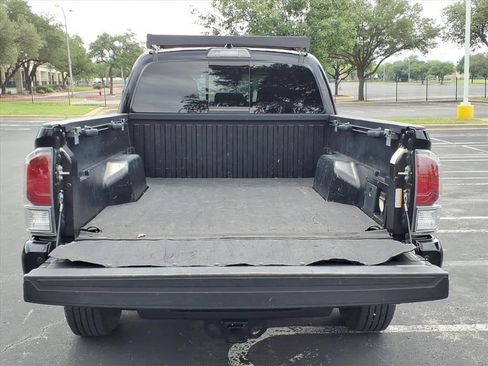 Used 2020 Toyota Tacoma TRD Off-Road w/ Technology Package AWD/4WD image 15