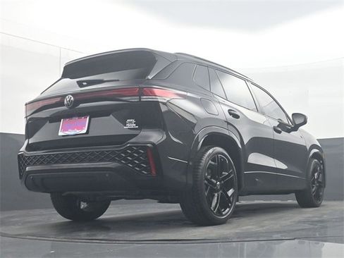 Used 2026 Volkswagen Tiguan SE R-Line image 33