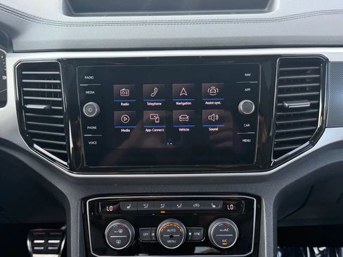 Used 2022 Volkswagen Atlas Cross Sport SEL R-Line AWD/4WD image 19