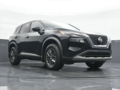Used 2023 Nissan Rogue S image 24
