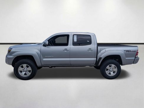Used 2015 Toyota Tacoma 4x4 Double Cab w/ TRD Sport Package image 7
