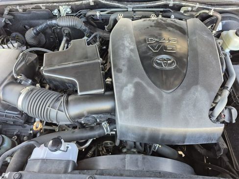 Used 2018 Toyota Tacoma TRD Sport w/ Technology Package image 17