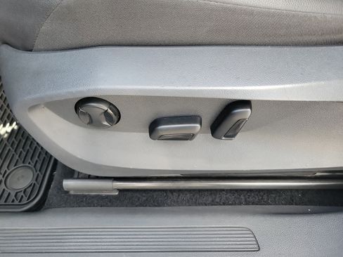 Used 2022 Volkswagen Tiguan SE image 25