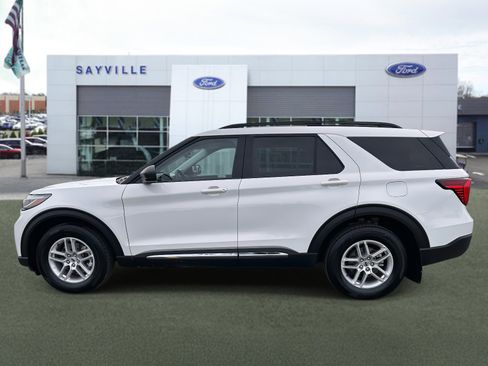Used 2025 Ford Explorer Active image 2