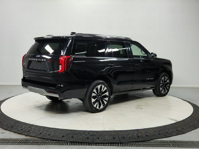 Used 2025 Ford Expedition Platinum w/ Driver's Package AWD/4WD image 8