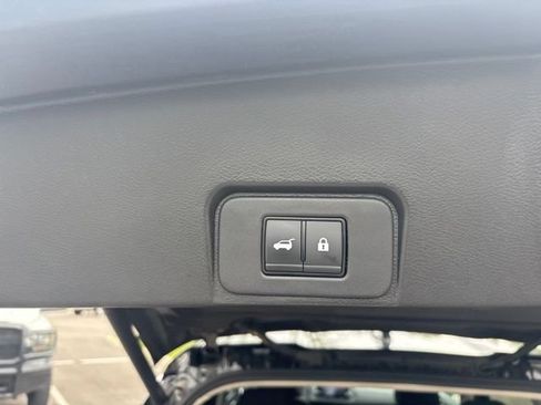 Used 2024 Nissan Rogue SV FWD image 14