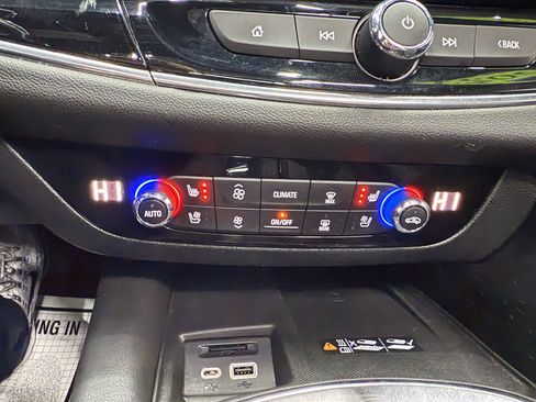 Used 2023 Buick Enclave Avenir image 23