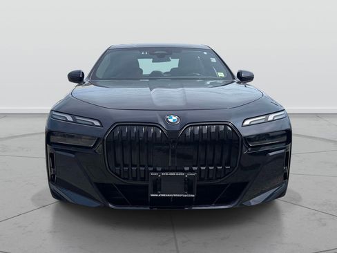 Used 2025 BMW 740i xDrive AWD/4WD image 2