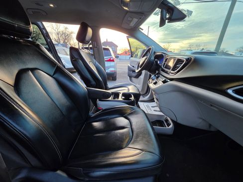 Used 2020 Chrysler Voyager Lxi image 22