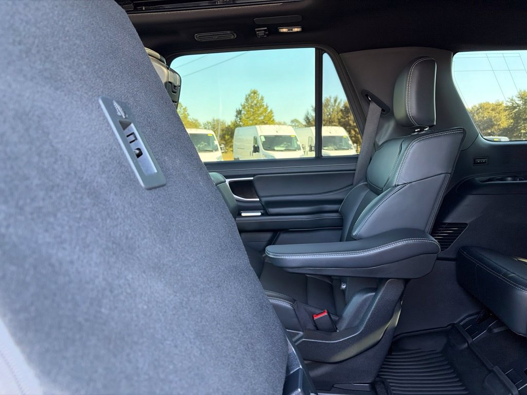 Used 2026 Ford Expedition Platinum w/ Stealth Performance Package AWD/4WD image 34