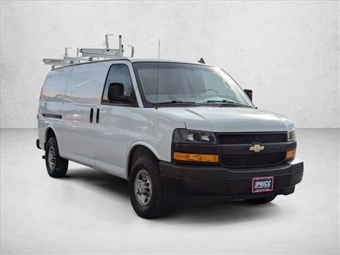 Used 2020 Chevrolet Express 3500 w/ Driver Convenience Package image 3