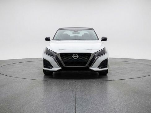 Used 2025 Nissan Altima 2.5 SV image 2