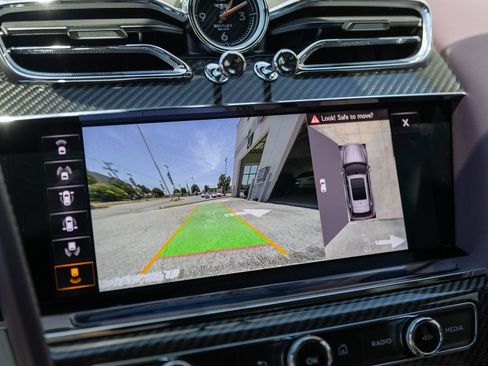 Certified 2023 Bentley Bentayga AWD/4WD image 36