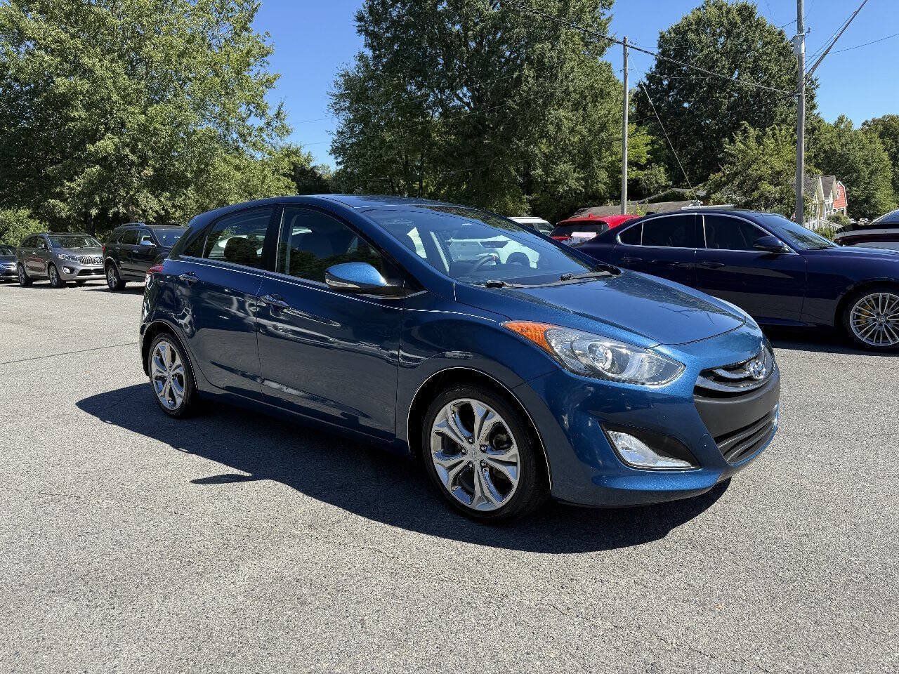 Used 2015 Hyundai Elantra GT w/ Option Group 02 FWD image 3