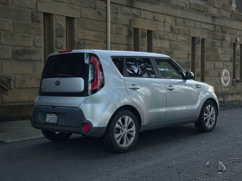 Used 2015 Kia Soul + image 4