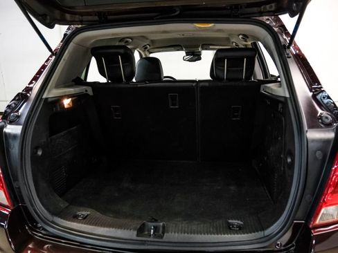 Used 2022 Chevrolet Trax LT w/ LT Convenience Package AWD/4WD image 45