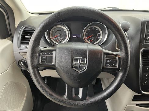 Used 2020 Dodge Grand Caravan SE w/ UConnect Hands-Free Group image 22