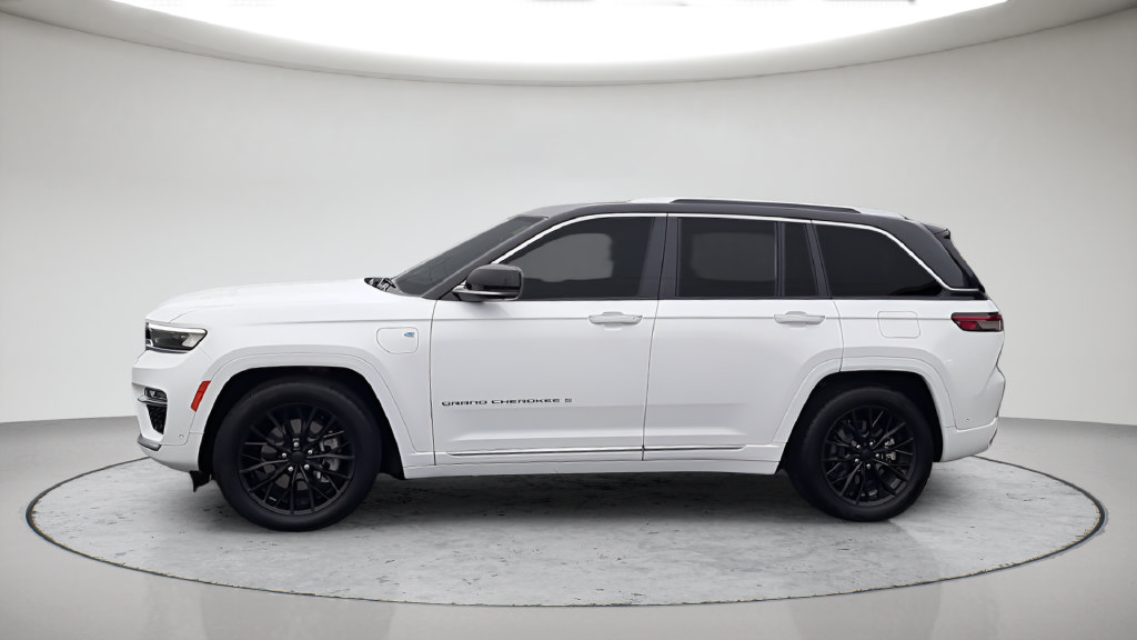 Used 2022 Jeep Grand Cherokee Summit w/ Advanced Protech Group IV AWD/4WD image 11
