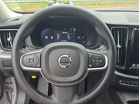 Used 2025 Volvo XC60 B5 Core AWD/4WD image 9