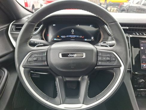 Used 2023 Jeep Grand Cherokee L Laredo image 19