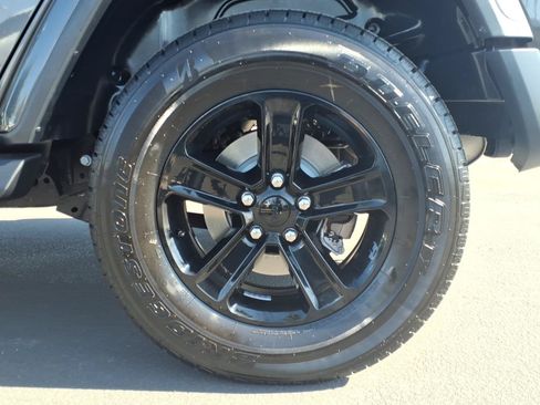 Used 2020 Jeep Wrangler Unlimited Sahara AWD/4WD image 9