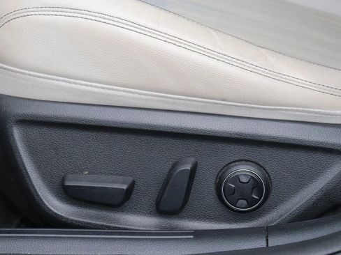 Used 2022 Genesis G70 2.0T w/ Prestige Package RWD image 9