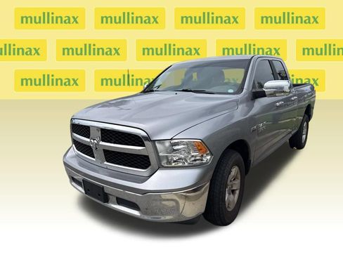 Used 2019 RAM 1500 Classic SLT AWD/4WD image 2